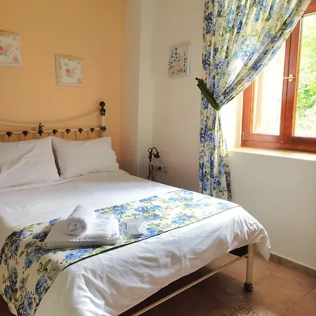 Triantafillies Traditional Hotel 3*