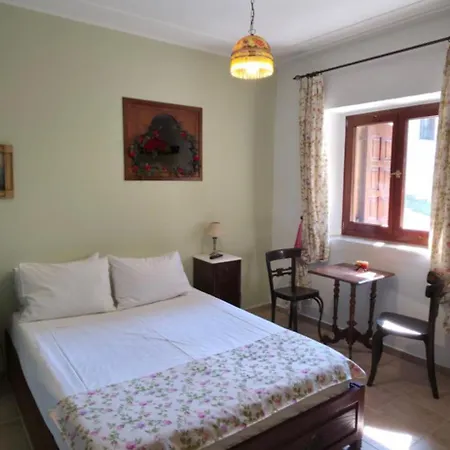 Triantafillies Traditional 3* Portariá